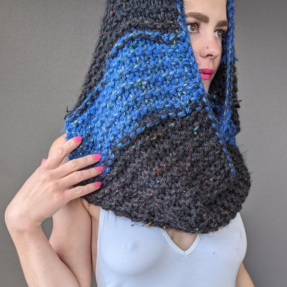 Blue & black knit infinity circle scarf - Picture 3 of 10